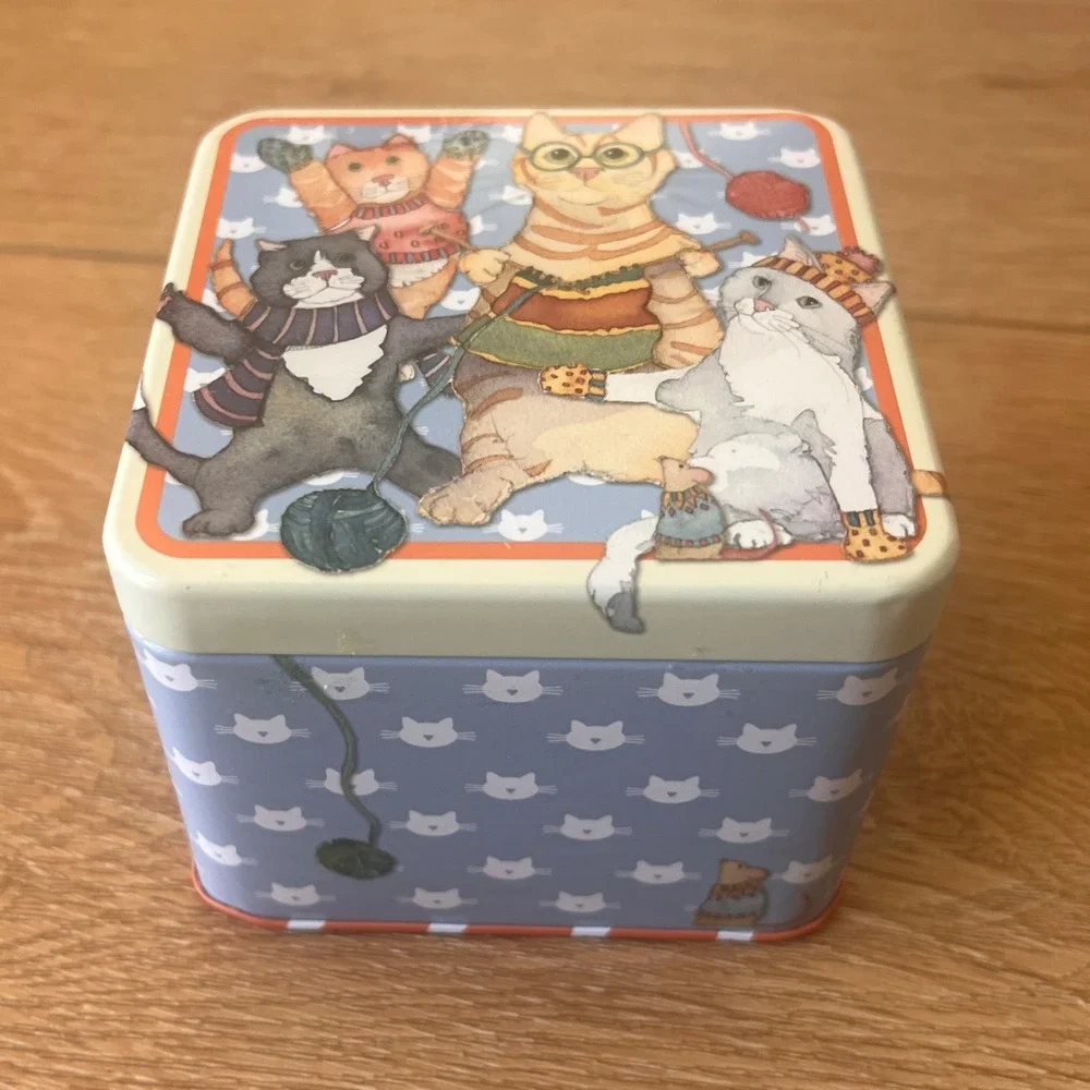 Vtg Emma Ball Kittens‎ Mittens Square Storage Tin Cat Knitting Collectible 4